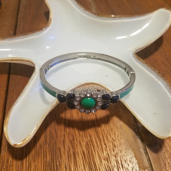 Bracelets - Picture 2 of 6